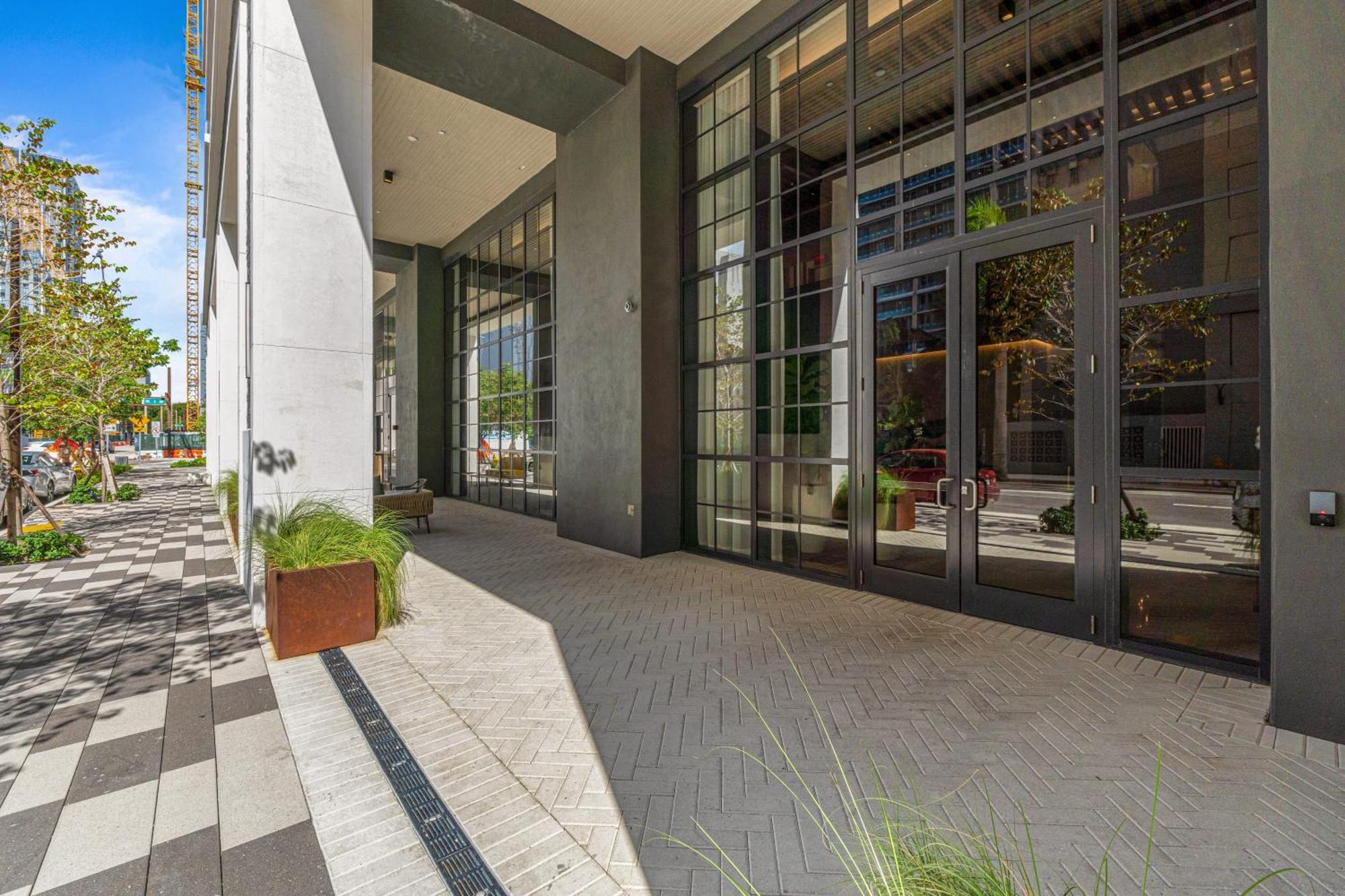 44flr W Free Parking Miami