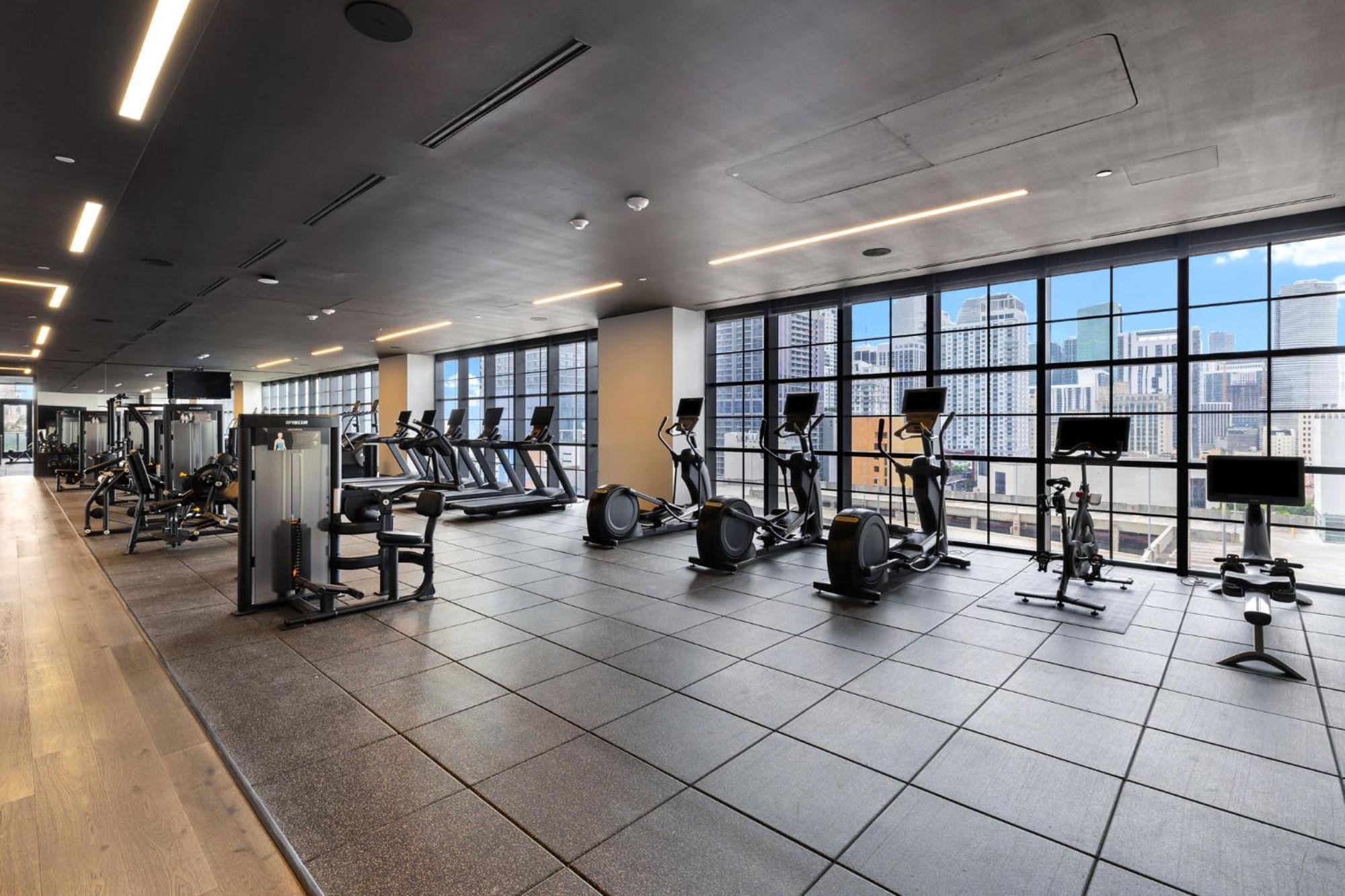 Apartment 44flr W Free Parking *