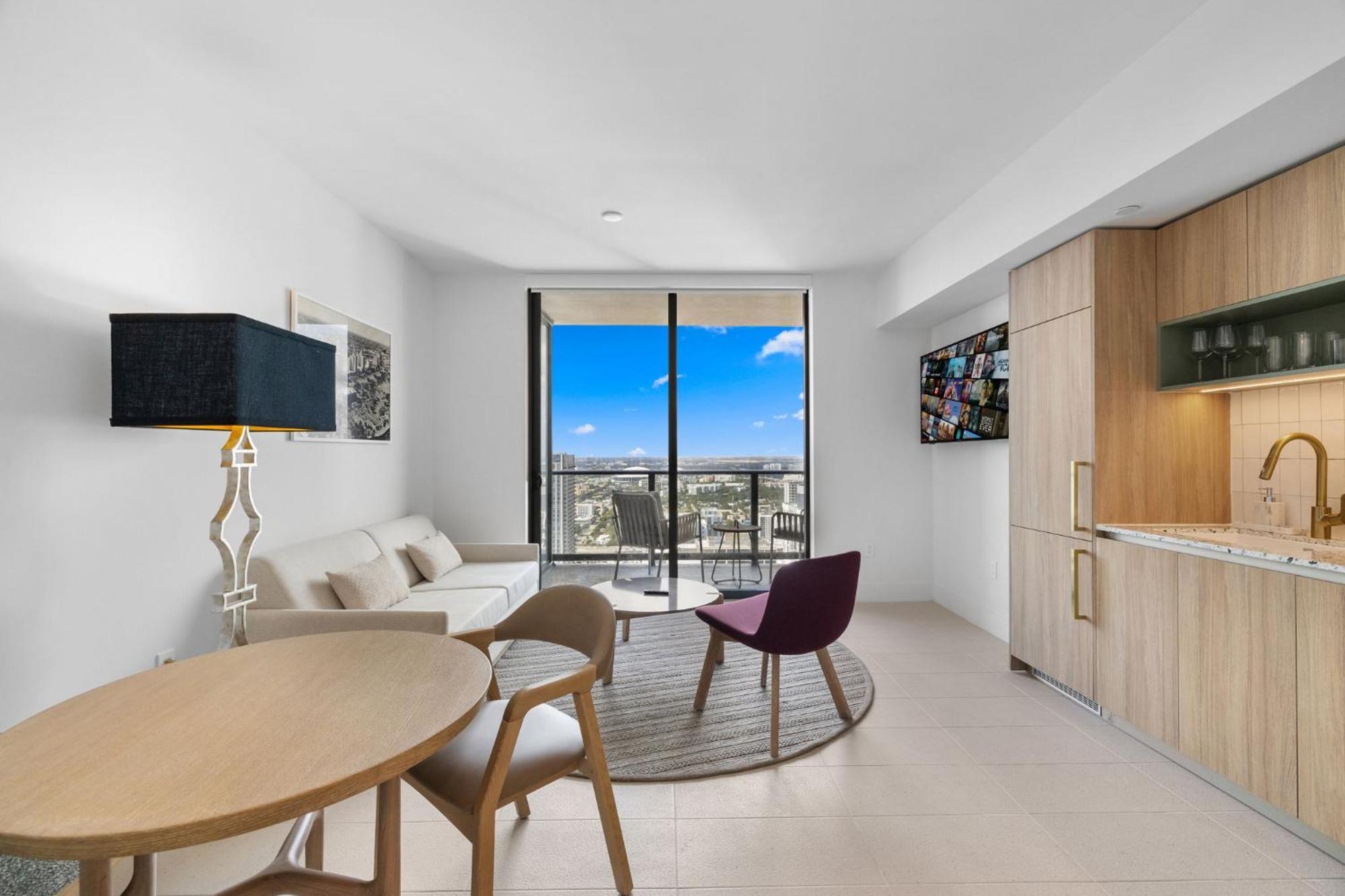 44flr W Free Parking Miami