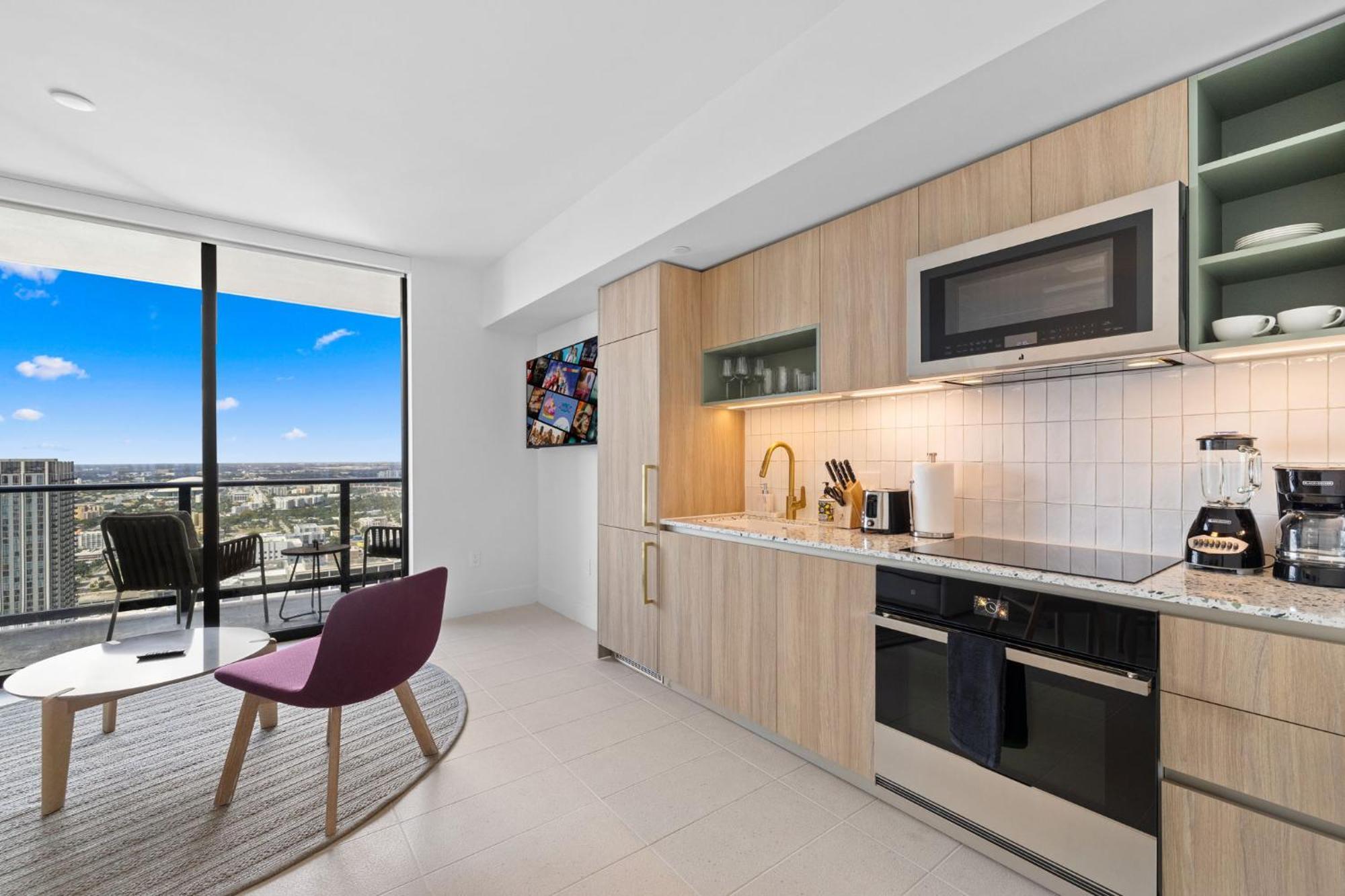44flr W Free Parking Apartment *