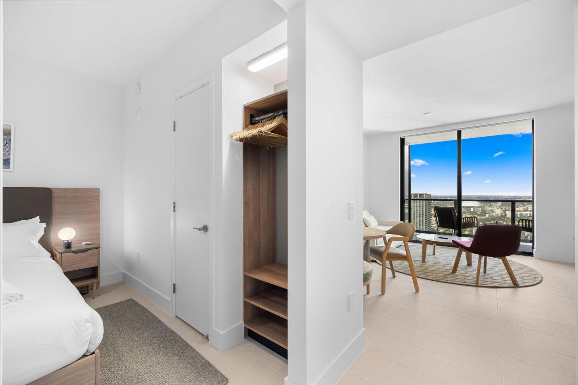 44flr W Free Parking