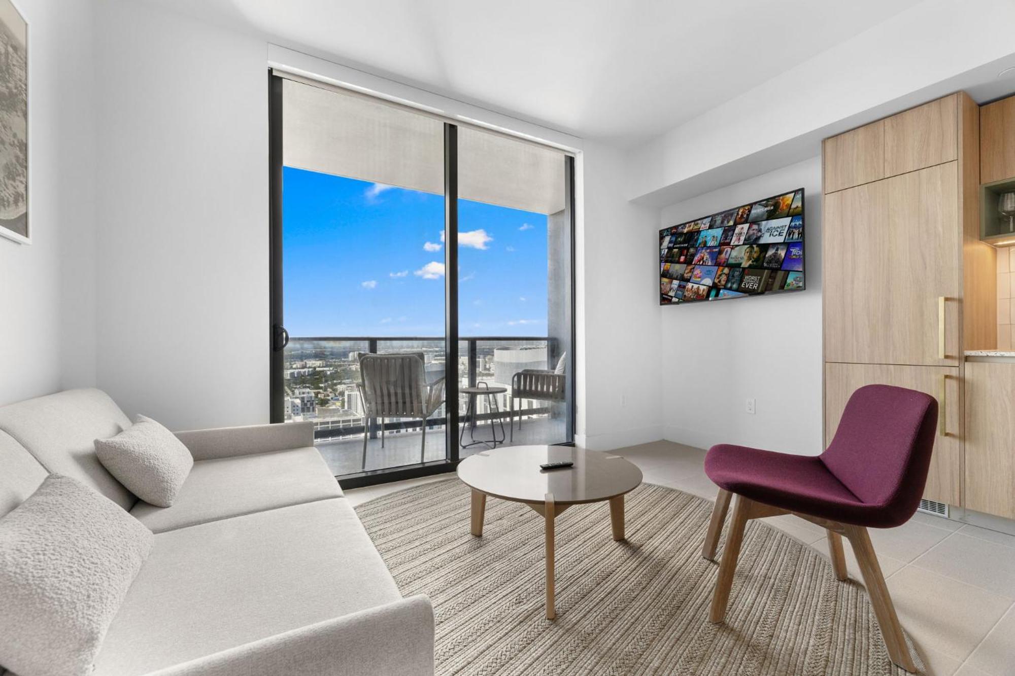 Apartment 44flr W Free Parking
