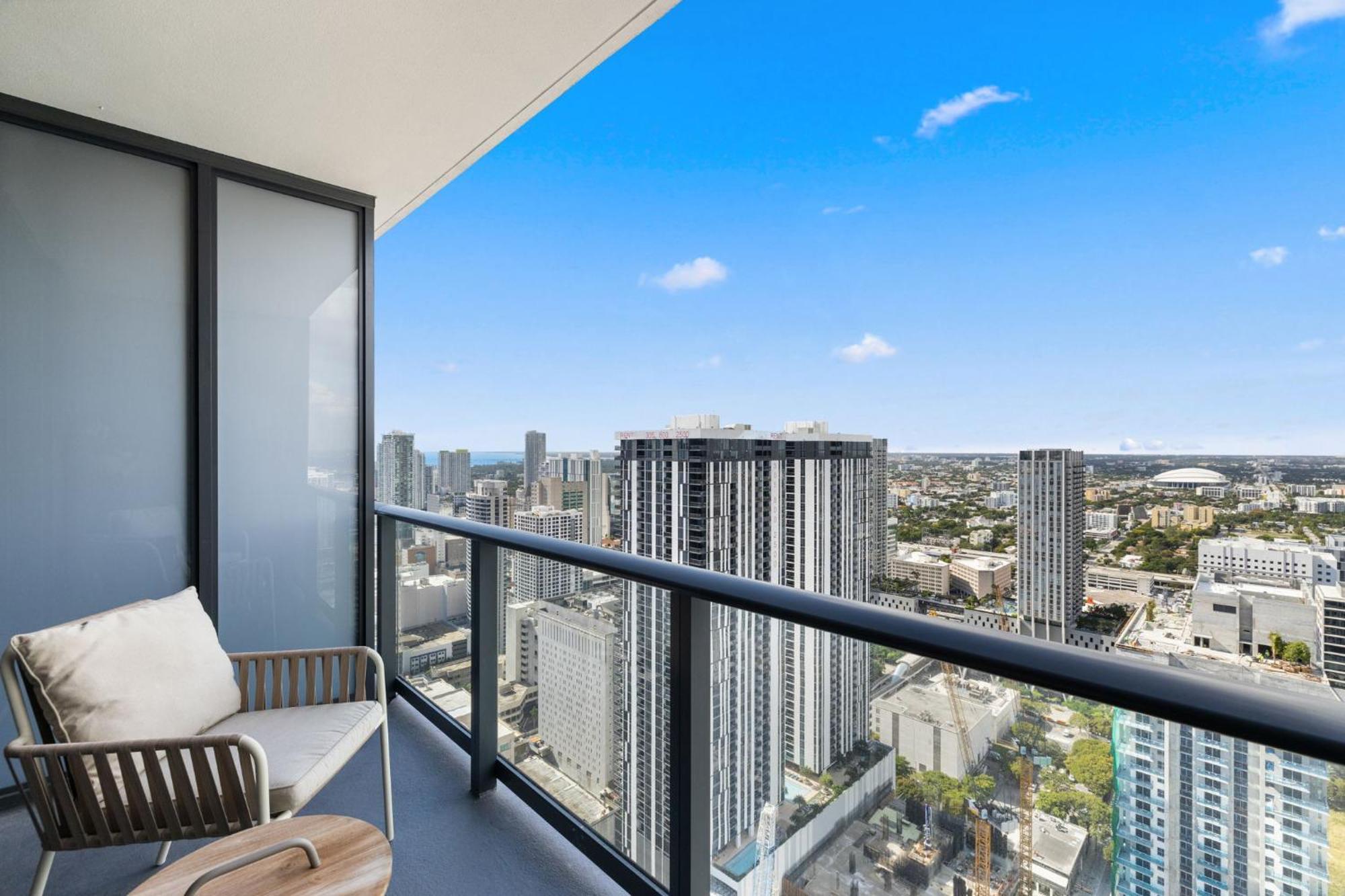 Apartment 44flr W Free Parking *