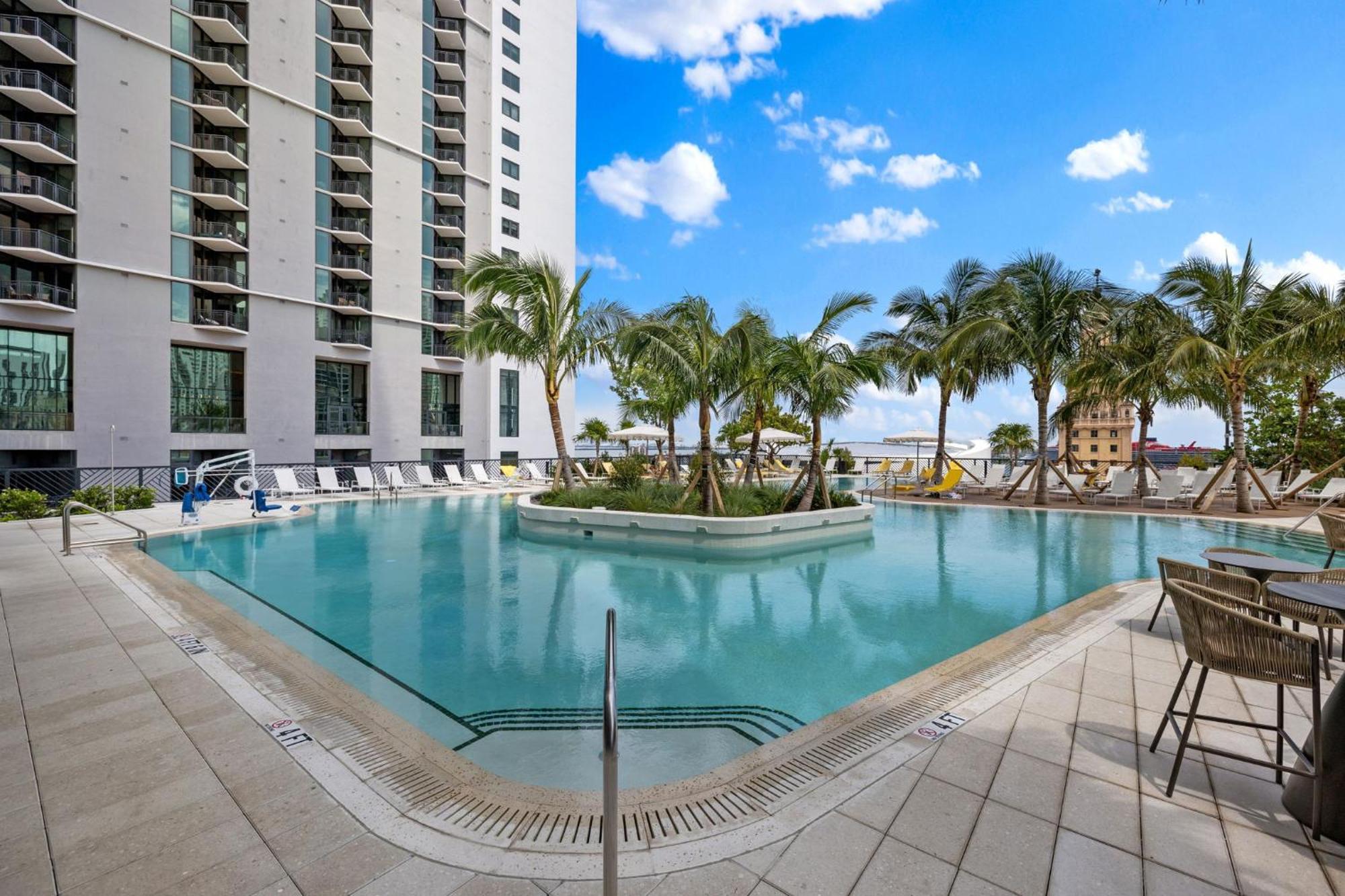 Apartment 44flr W Free Parking