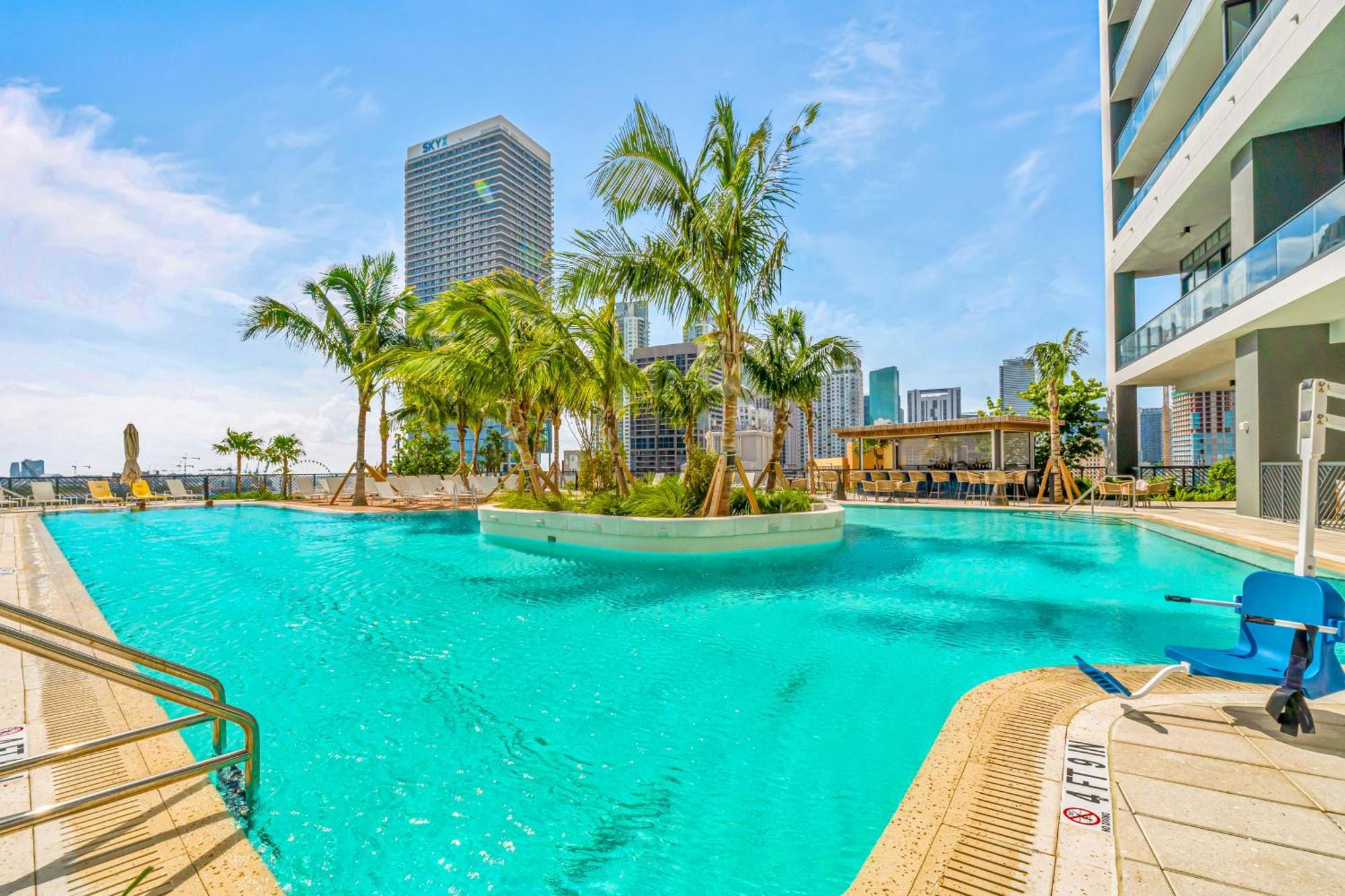 44flr W Free Parking Miami